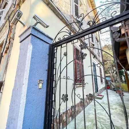 Old Town Center Monte Royal Apartment Pula