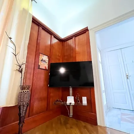 Old Town Center Monte Royal Apartment