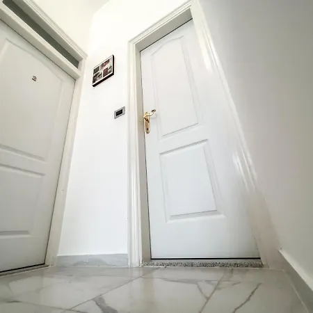 Old Town Center Monte Royal Apartment Pula