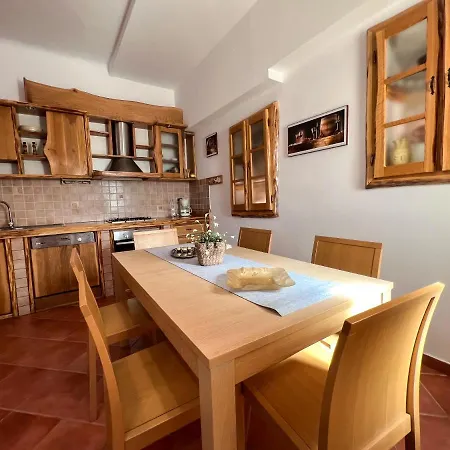Old Town Center Monte Royal Apartment